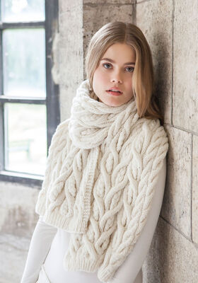 ШАРФ, СВЯЗАННЫЙ УЗОРОМ С КОСАМИ Alta Moda Cashmere 16 от Lana Grossa