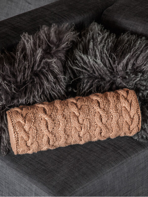 Lana Grossa ЧЕХОЛ ДЛЯ ПОДГОЛОВНИКА, СВЯЗАННЫЙ АРАНОВЫМ УЗОРОМ Lala Berlin Lovely Cotton