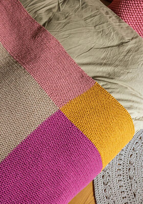 ПЛЕД, СВЯЗАННЫЙ ЖЕМЧУЖНЫМ УЗОРОМ Landlust Alpaka Merino 100 от Lana Grossa