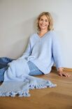 Lana Grossa ПУЛОВЕР С V-ОБРАЗНЫМ ВЫРЕЗОМ ГОРЛОВИНЫ, СВЯЗАННЫЙ ЛИЦЕВОЙ ГЛАДЬЮ Cool Merino