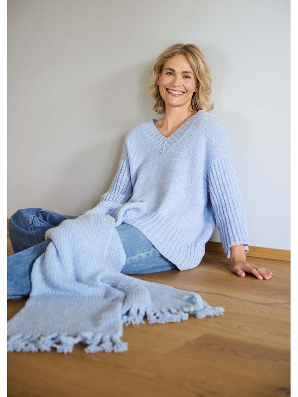 Lana Grossa ПУЛОВЕР С V-ОБРАЗНЫМ ВЫРЕЗОМ ГОРЛОВИНЫ, СВЯЗАННЫЙ ЛИЦЕВОЙ ГЛАДЬЮ Cool Merino