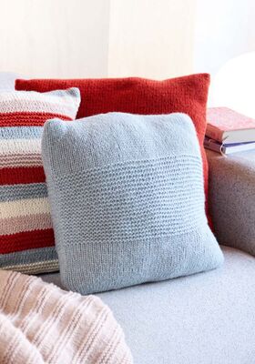 ЧЕХОЛ ДЛЯ ПОДУШКИ, СВЯЗАННЫЙ ЛИЦЕВОЙ ГЛАДЬЮ И ПЛАТОЧНОЙ ВЯЗКОЙ Alta Moda Cashmere 16 от Lana Grossa