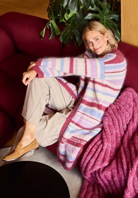 ПОЛОСАТОЕ ПАЛЬТО, СВЯЗАННОЕ ЛИЦЕВОЙ ГЛАДЬЮ Mohair Moda от Lana Grossa