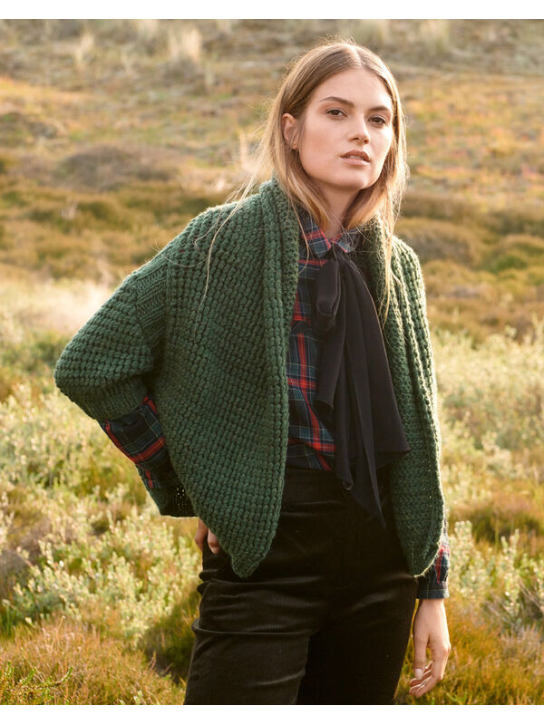 Lana Grossa ЖАКЕТ, СВЯЗАННЫЙ НАВИВОЧНЫМ УЗОРОМ Alta Moda Cashmere 16