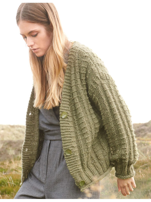 Lana Grossa ЖАКЕТ, СВЯЗАННЫЙ РЕЛЬЕФНОЙ РЕЗИНКОЙ Lala Berlin Lovely Cotton