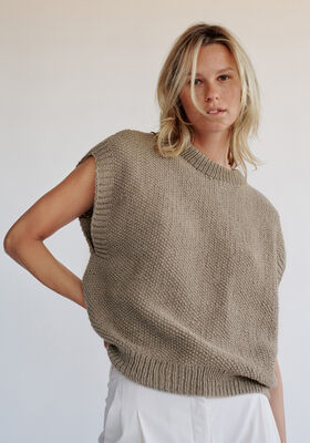 ЖИЛЕТ, СВЯЗАННЫЙ ЖЕМЧУЖНЫМ УЗОРОМ Landlust Alpaka Merino 100 от Lana Grossa