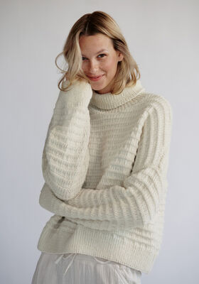 СВИТЕР С ВОРОТНИКОМ «ГОЛЬФ» Alta Moda Alpaca от Lana Grossa