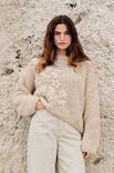 Lana Grossa ДЖЕМПЕР С ЦВЕТОЧНОЙ ВЫШИВКОЙ, СВЯЗАННЫЙ ЛИЦЕВОЙ ГЛАДЬЮ Royal Alpaca & Twinny