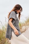 Lana Grossa ЖИЛЕТ, СВЯЗАННЫЙ РЕЛЬЕФНЫМ УЗОРОМ Twinny