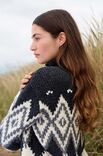 Lana Grossa СВИТЕР, СВЯЗАННЫЙ ЛИЦЕВОЙ ГЛАДЬЮ ЖАККАРДОВЫМИ УЗОРАМИ Lala Berlin Lovely Cotton