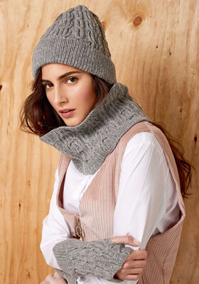 ШАПКА С КОСАМИ Cashmere 16 Fine от Lana Grossa
