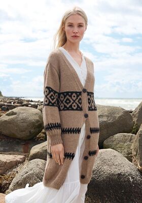 УДЛИНЕННЫЙ КАРДИГАН Natural Lama Chunky от Lana Grossa