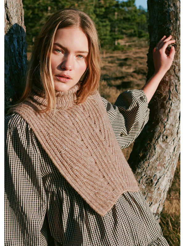 Lana Grossa ШАРФ, СВЯЗАННЫЙ ПАТЕНТНЫМ УЗОРОМ Natural Alpaca Pelo