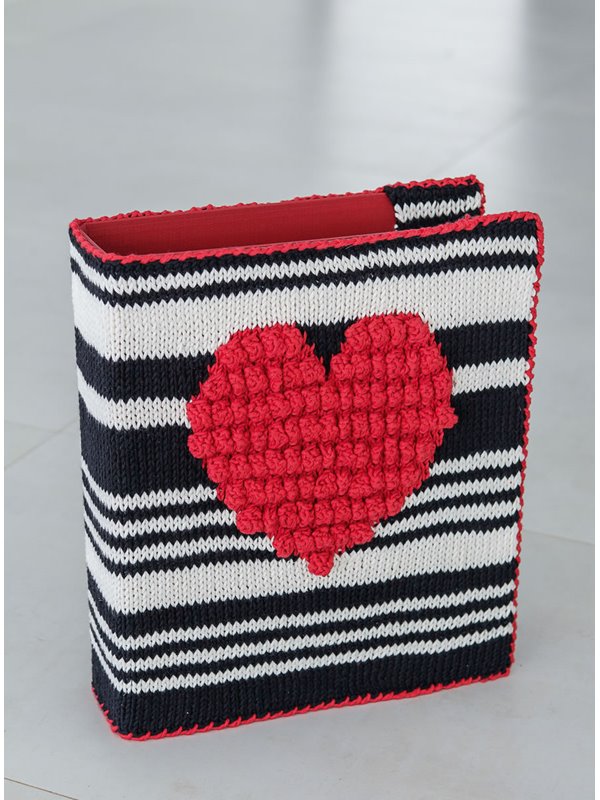 Lana Grossa ЧЕХОЛ ДЛЯ ПАПКИ С ПОЛОСАМИ И СЕРДЦЕМ ИЗ ШИШЕЧЕК Organico