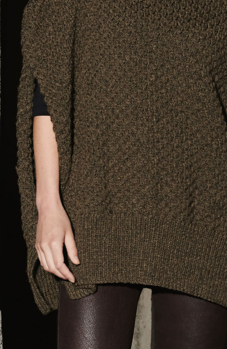 Lana Grossa ПОНЧО, СВЯЗАННОЕ «СНОПИКАМИ» Alta Moda Alpaca