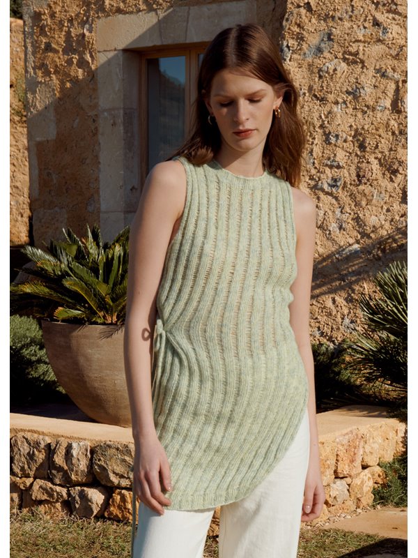 Lana Grossa ТОП, СВЯЗАННЫЙ УЗОРОМ СО СПУЩЕННЫМИ ПЕТЛЯМИ Puno Due