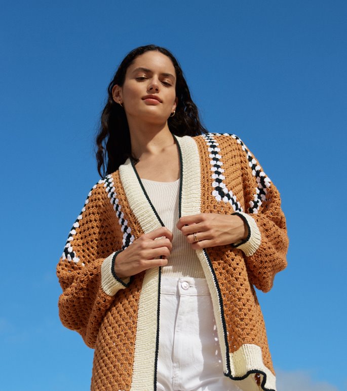 Lana Grossa GILET AVEC DES MOTIFS CARRÉS EN MOTIF DE BRIDES AJOURÉES Soft Cotton