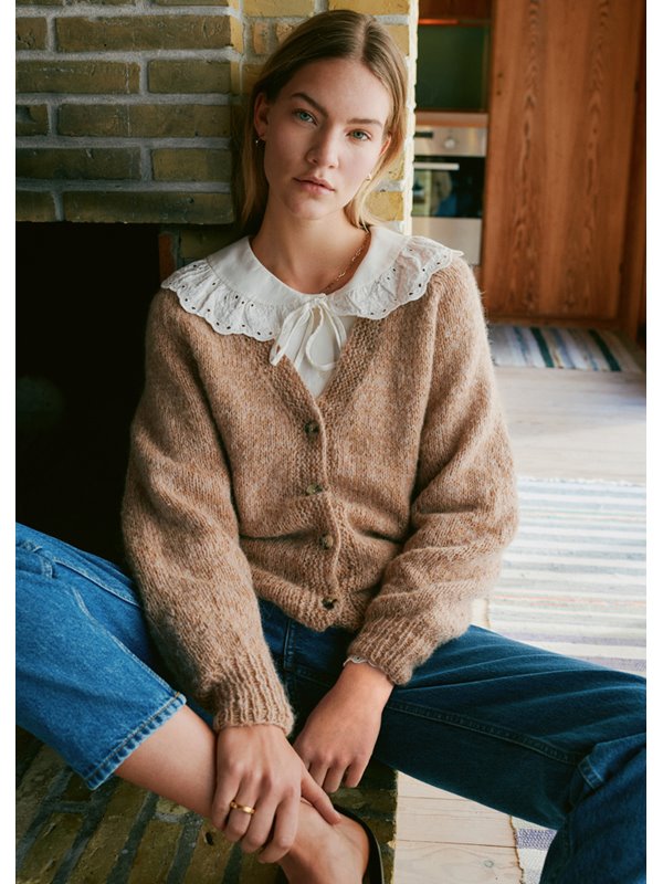 Lana Grossa КАРДИГАН С РУКАВАМИ РЕГЛАН, СВЯЗАННЫЙ ЛИЦЕВОЙ ГЛАДЬЮ Ecopuno & Setasuri