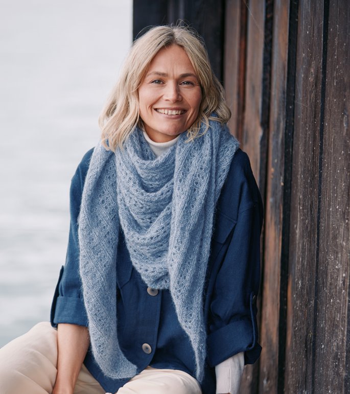 Lana Grossa TREKANTTØRKLÆDE Cool Wool Lace & Silkhair - Strikkeopskrift (SE)